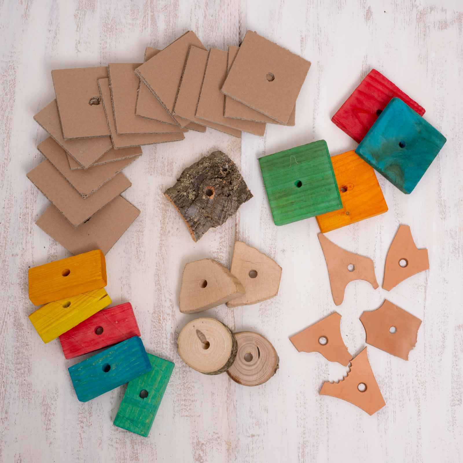 rico-s-futterkiste-wundert-te-papageienspielzeug-schredder-34-teile image 1