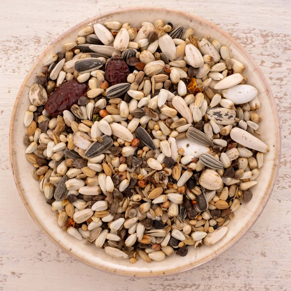 rico-s-futterkiste-futtermittel-edelpapageifutter-1-kg-mit-gem-se image 1