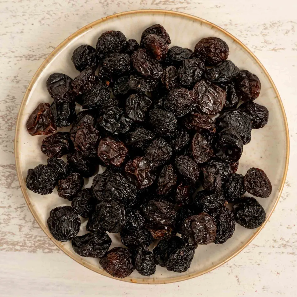 rico-s-futterkiste-weinbeeren-blau-vogelsnack-100-g image 1