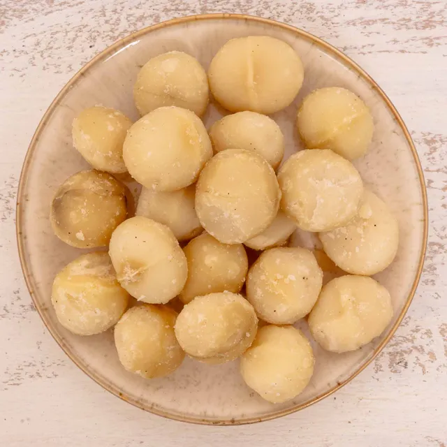 rico-s-futterkiste-macadamia-nusskerne-papageien-100-g image 1