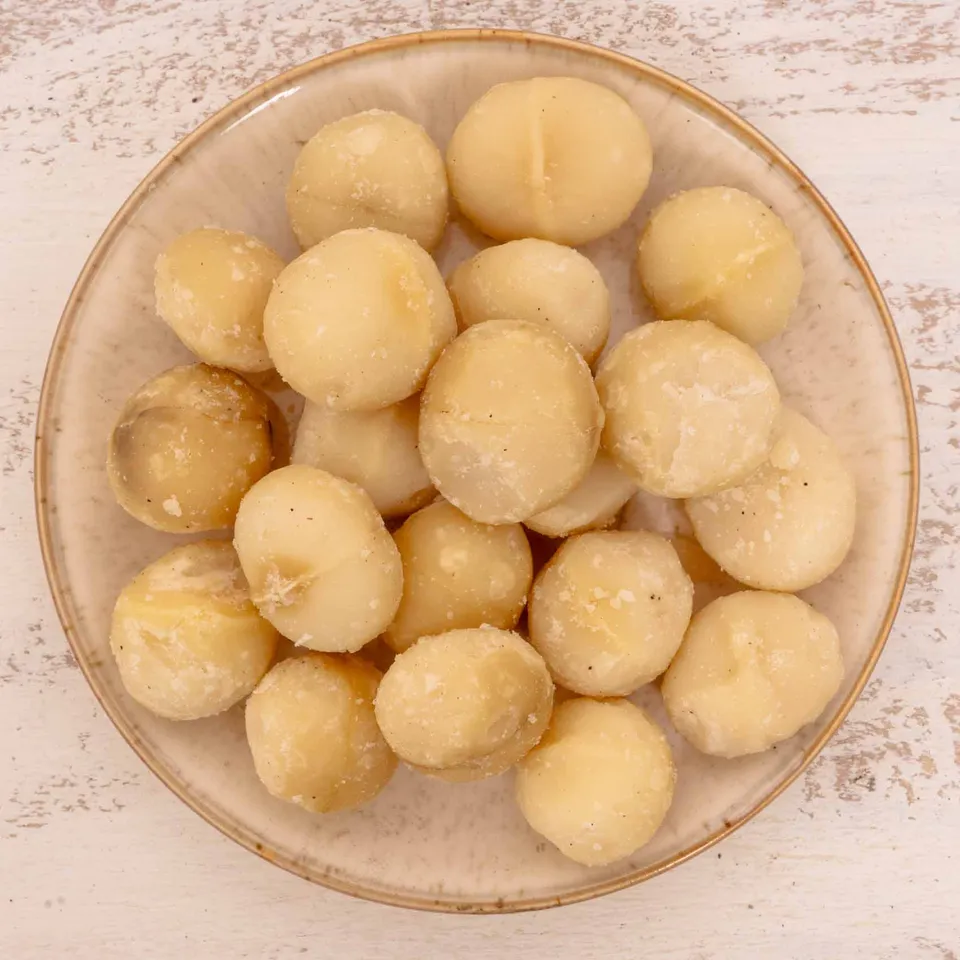 rico-s-futterkiste-macadamia-nusskerne-papageien-100-g image 1
