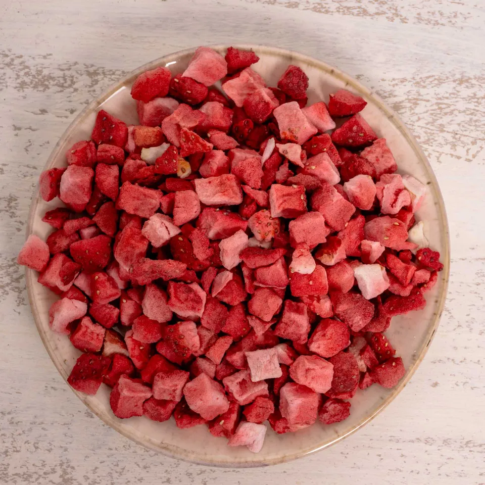 rico-s-futterkiste-erdbeere-st-cke-vogelsnack-50-g-fruchtig image 1