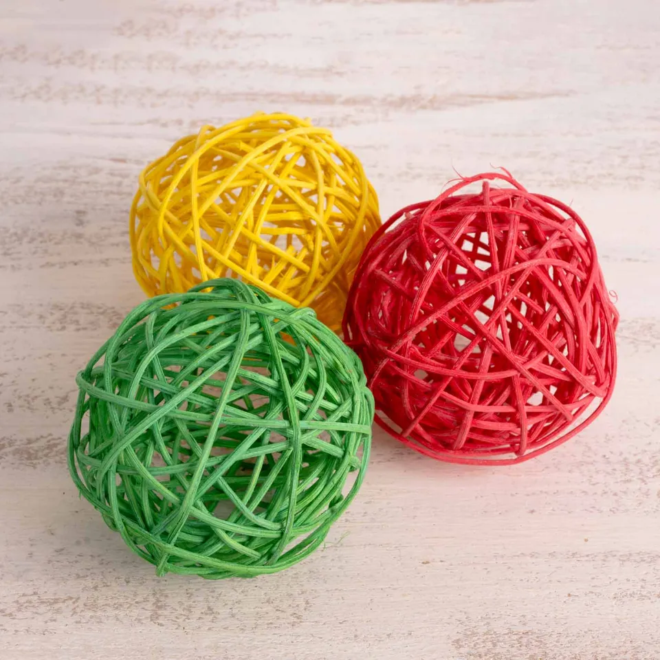 rico-s-futterkiste-rankenkugel-bunt-8cm-papageienspielzeug image 1