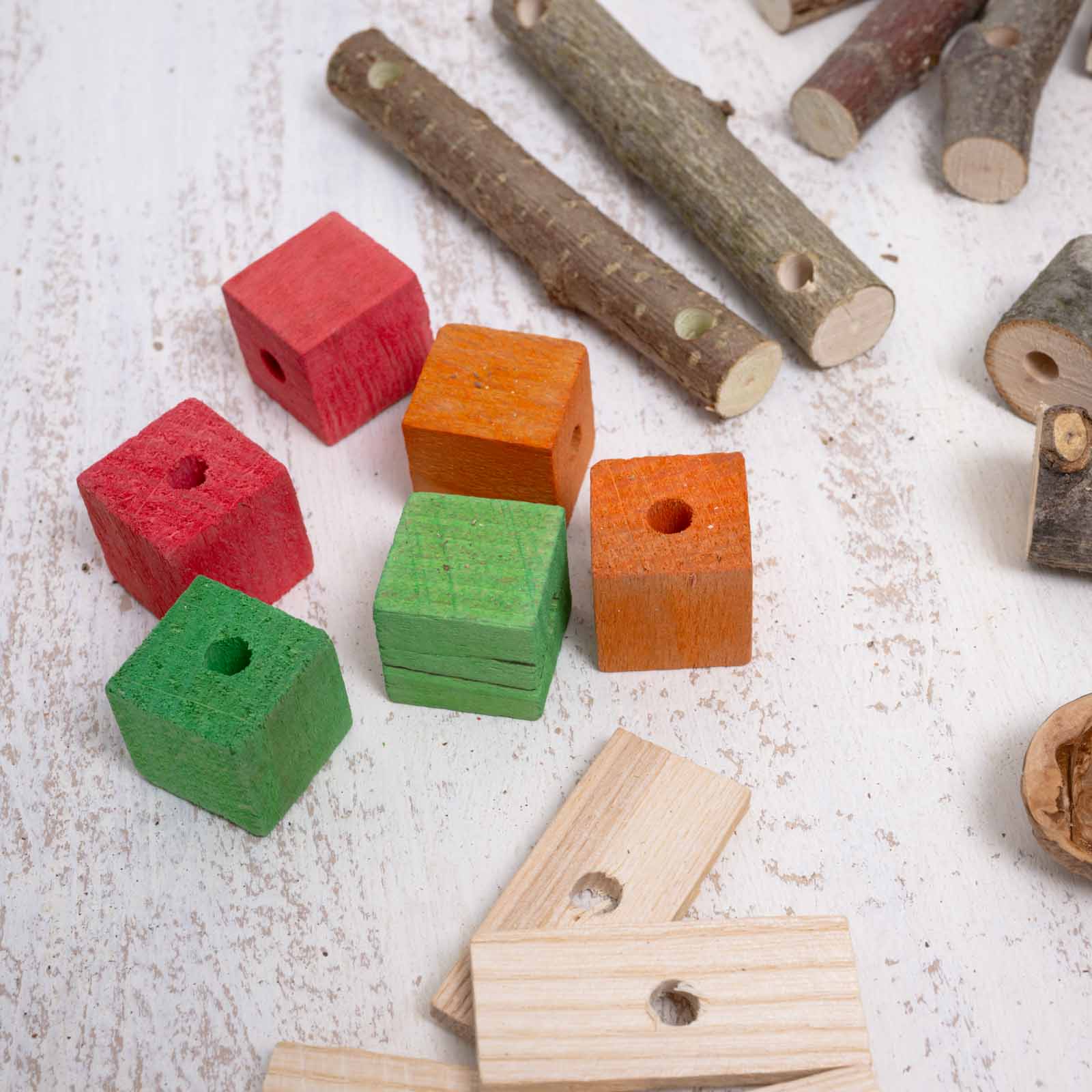 rico-s-futterkiste-mini-bastelset-sittichspielzeug-30-teile-holz image 2