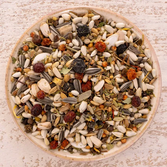 rico-s-futterkiste-kr-uterapotheke-kleine-papageien-k-rnerfutter-500-g-kr-uter image 1