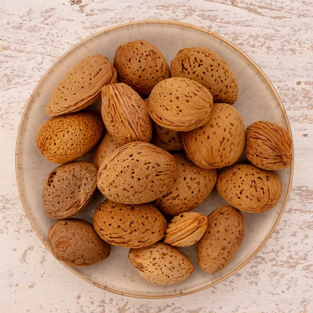 rico-s-futterkiste-n-sse-mandeln-mit-schale-vogelfutter-250-g image 1