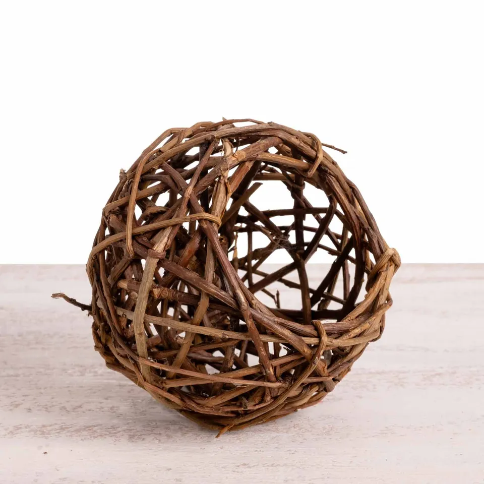 rico-s-futterkiste-weidenkugel-papageienspielzeug-8-cm-natur image 1