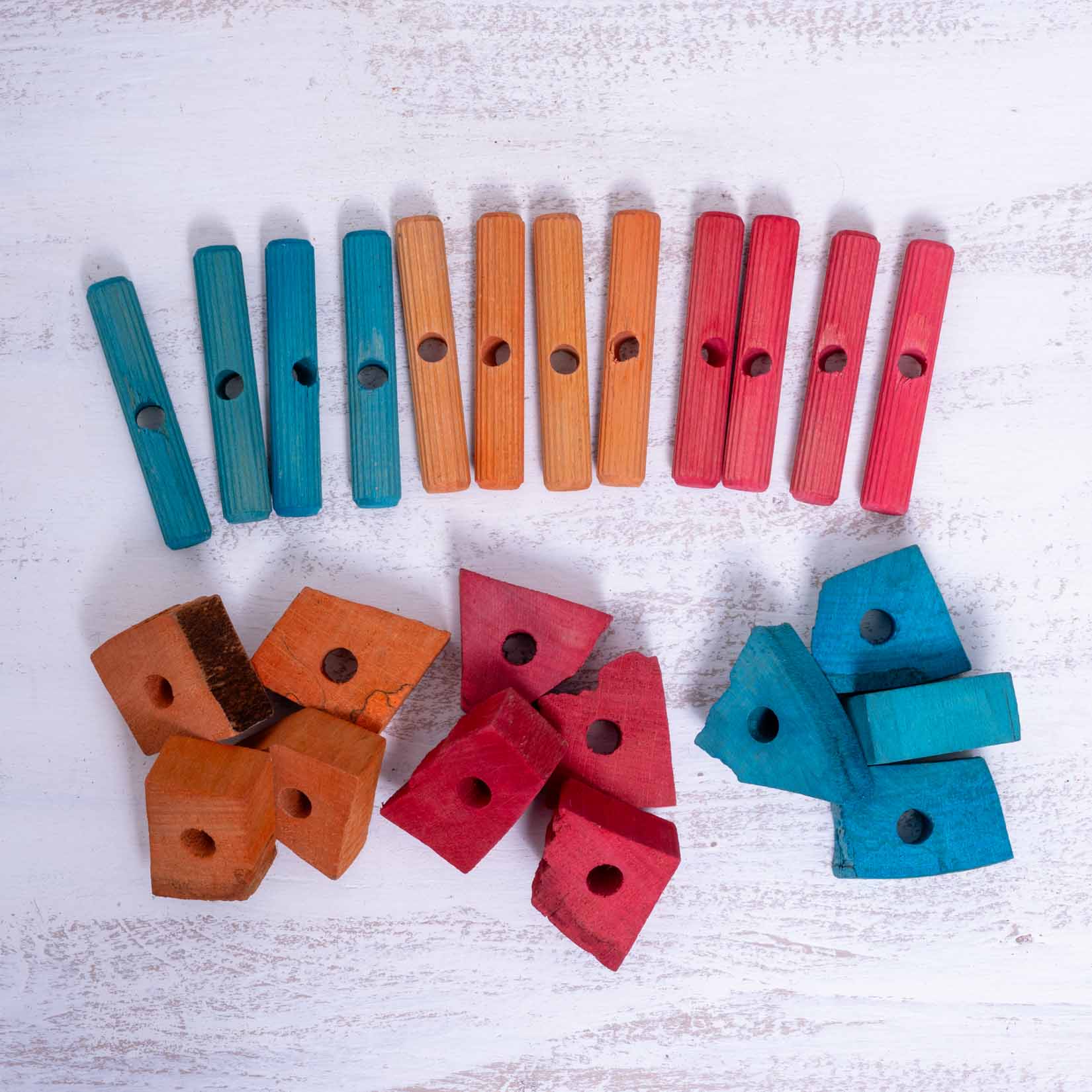 rico-s-futterkiste-nachf-llset-bunt-papageienspielzeug-24-teile image 1
