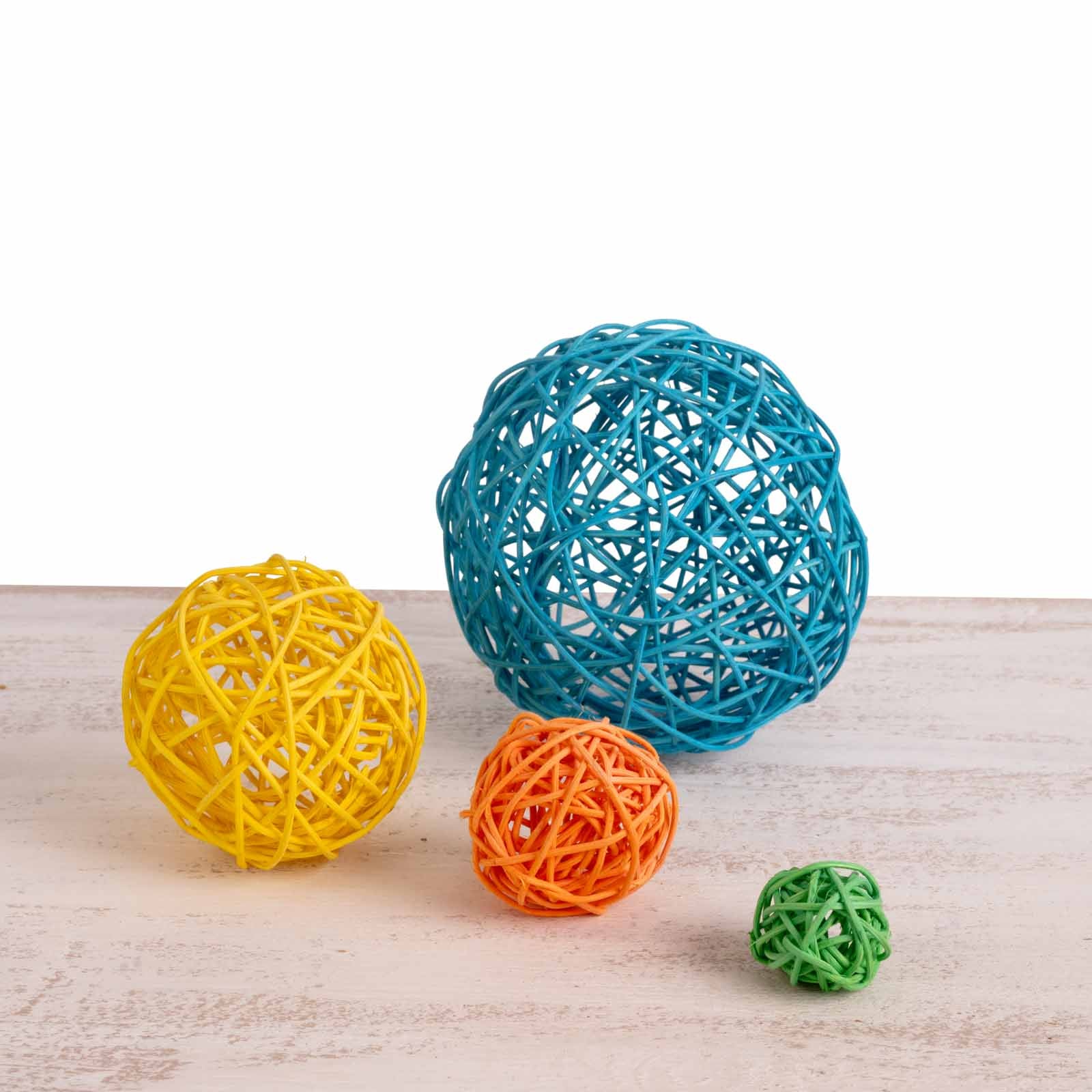 rico-s-futterkiste-rankenkugel-vogelspielzeug-bunt-2-5-cm image 3