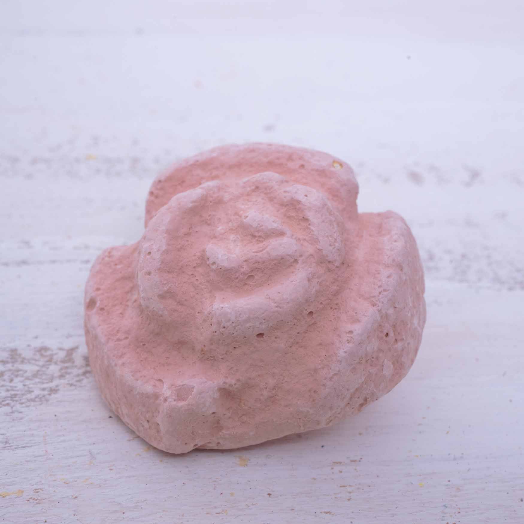 rico-s-futterkiste-manu-mineralstein-klein-55-g-schnabelpflege image 1