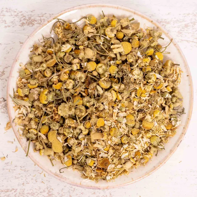 rico-s-futterkiste-beeren-kr-uter-kamillebl-ten-vogelfutter-25-g image 1