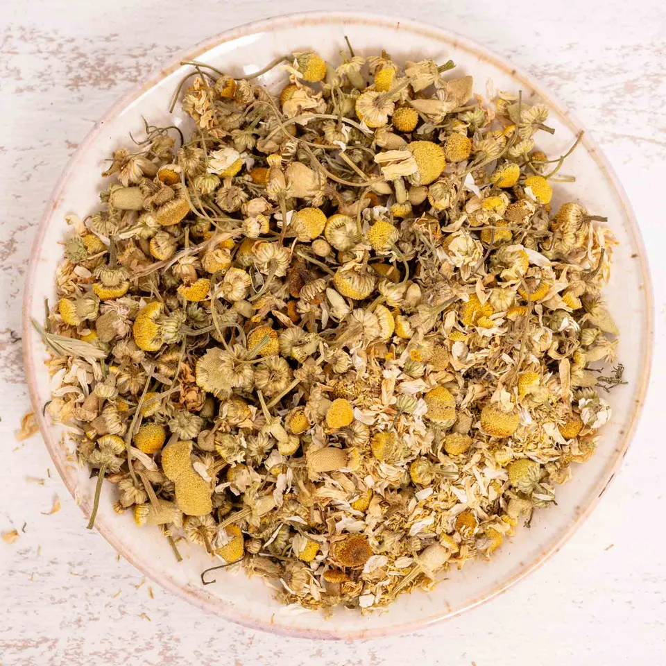 rico-s-futterkiste-beeren-kr-uter-kamillebl-ten-vogelfutter-25-g image 1