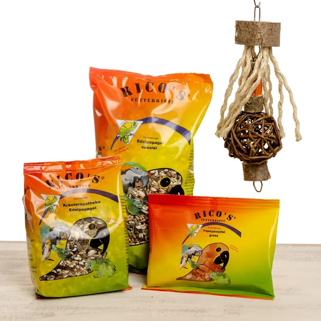 rico-s-futterkiste-starter-kit-edelpapagei-vogelfutter-set-mit-spielzeug image 1