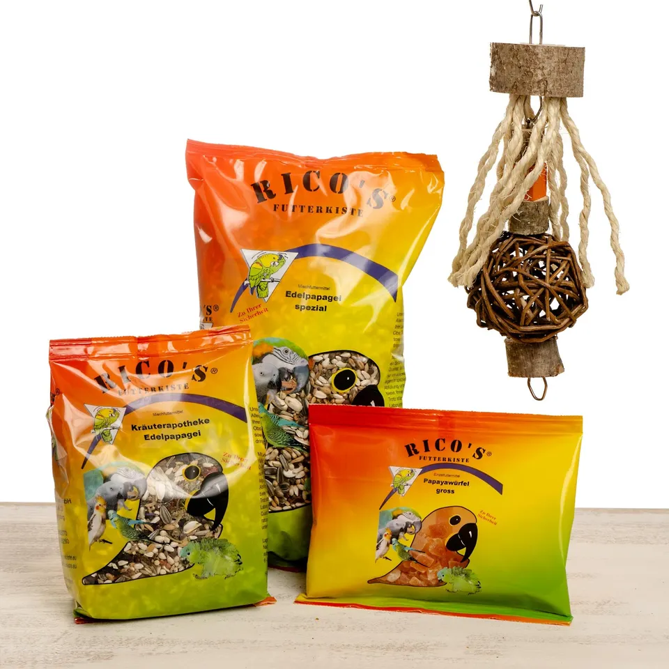 rico-s-futterkiste-starter-kit-edelpapagei-vogelfutter-set-mit-spielzeug image 1
