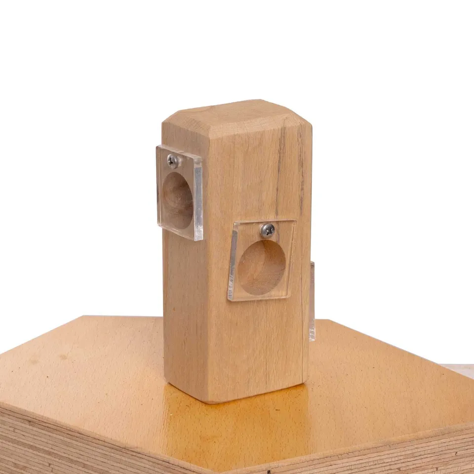 rico-s-futterkiste-versteckspielturm-papageienspielzeug-mit-3-t-rchen image 1